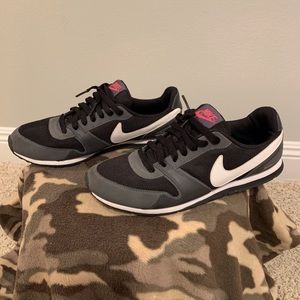 Nike women’s casual sneakers ($40 OBO)
